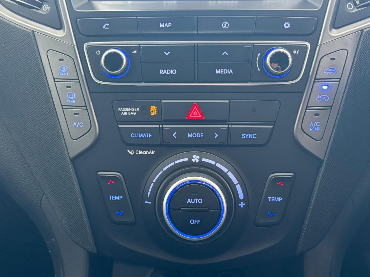 2017 HYUNDAI SANTA FE 2.2 CRDi Blue Drive Premium SUV 5dr Diesel Manual 4WD Euro 6 (s/s) (7 Seat) - vehicle photo 42 for sale on PureCar