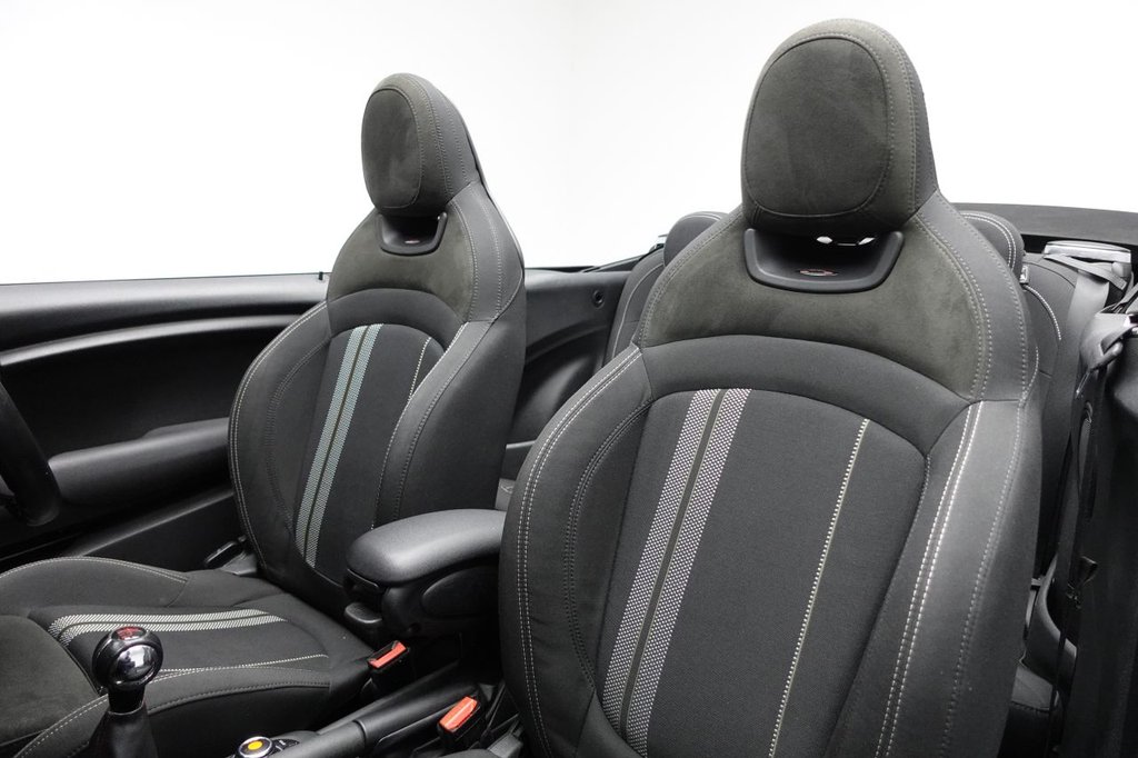 2019 MINI Convertible — image 12
