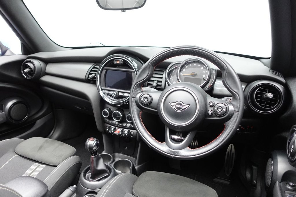 2019 MINI Convertible — image 11