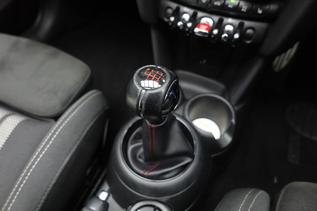 2019 MINI Convertible — image 29