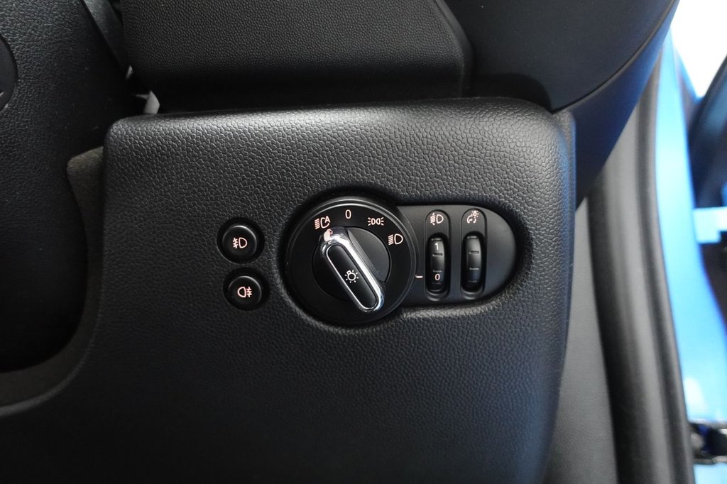 2019 MINI Convertible — image 31