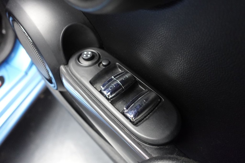 2019 MINI Convertible — image 32
