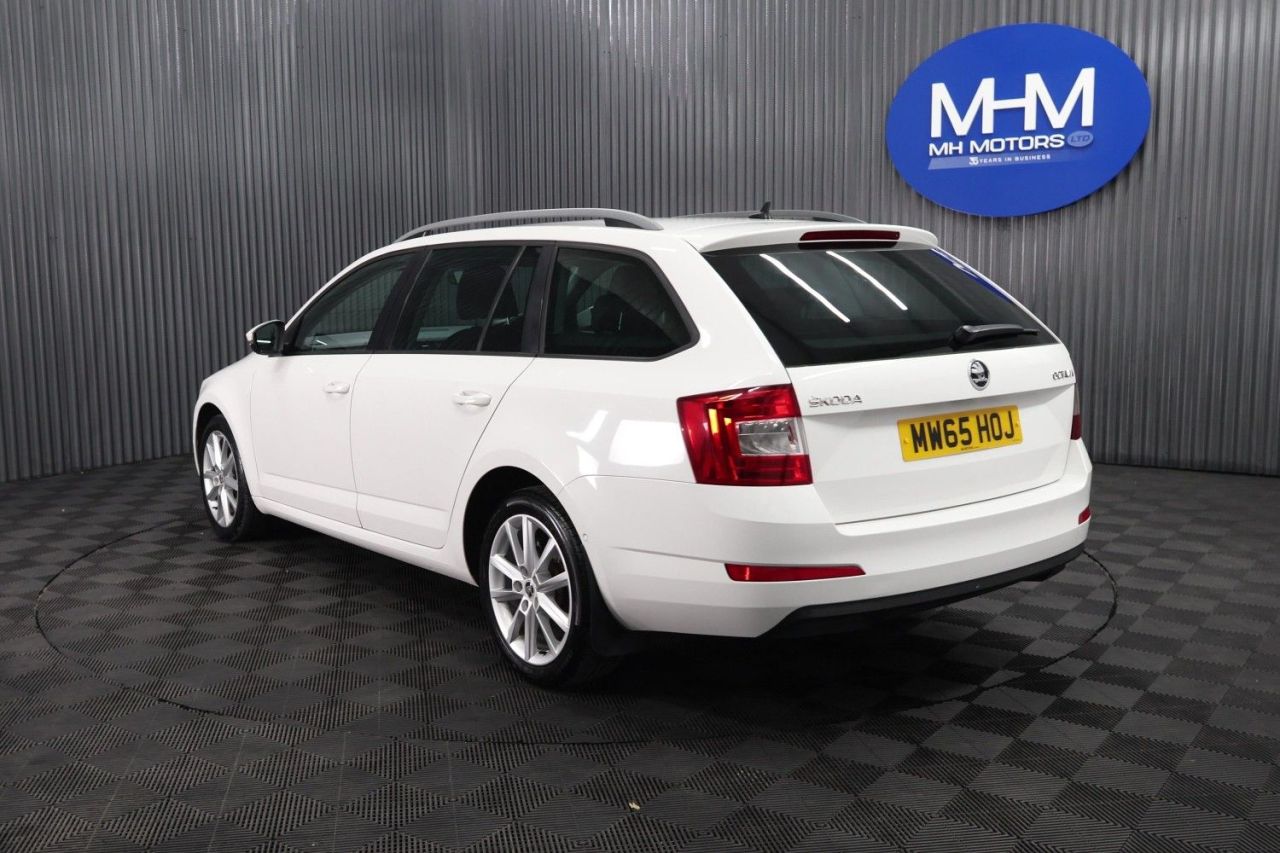 2015 SKODA OCTAVIA 1.6 TDI SE L Estate 5dr Diesel Manual Euro 6 (s/s) (110 ps) SPACIOUS ESTATE - vehicle photo 5 for sale on PureCar