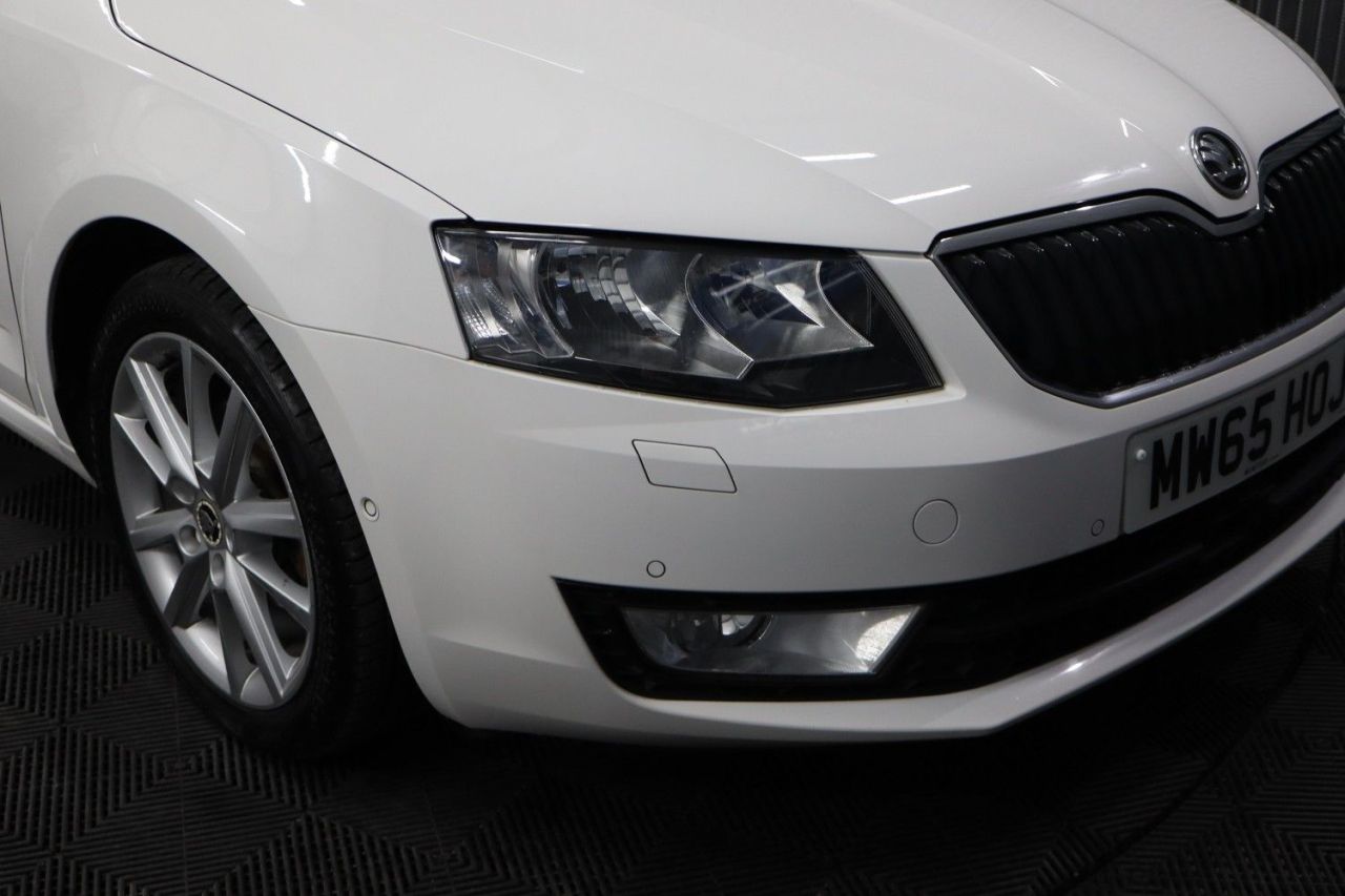 2015 SKODA OCTAVIA 1.6 TDI SE L Estate 5dr Diesel Manual Euro 6 (s/s) (110 ps) SPACIOUS ESTATE - vehicle photo 10 for sale on PureCar
