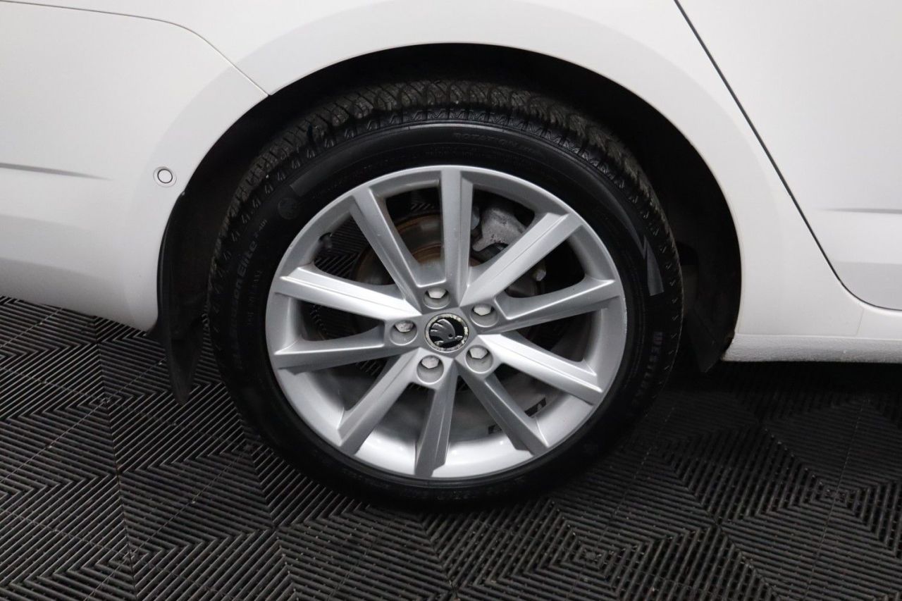 2015 SKODA OCTAVIA 1.6 TDI SE L Estate 5dr Diesel Manual Euro 6 (s/s) (110 ps) SPACIOUS ESTATE - vehicle photo 19 for sale on PureCar