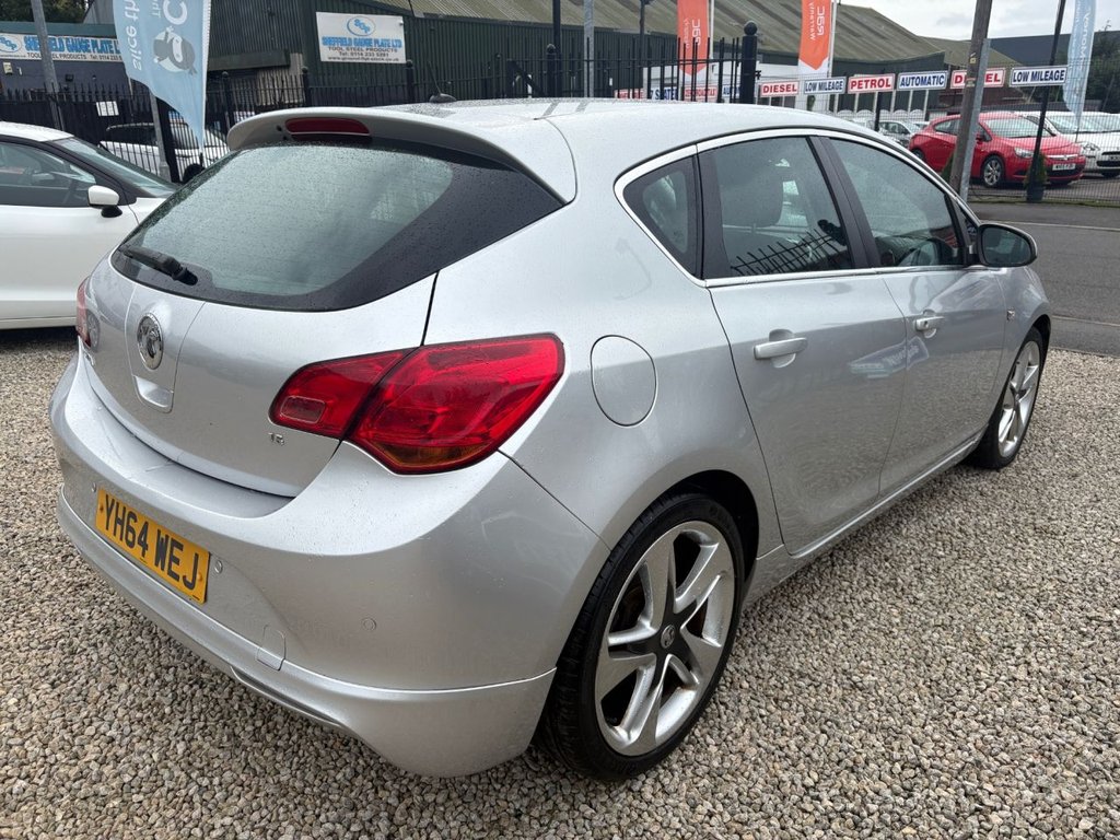 2014 Vauxhall Astra — image 6