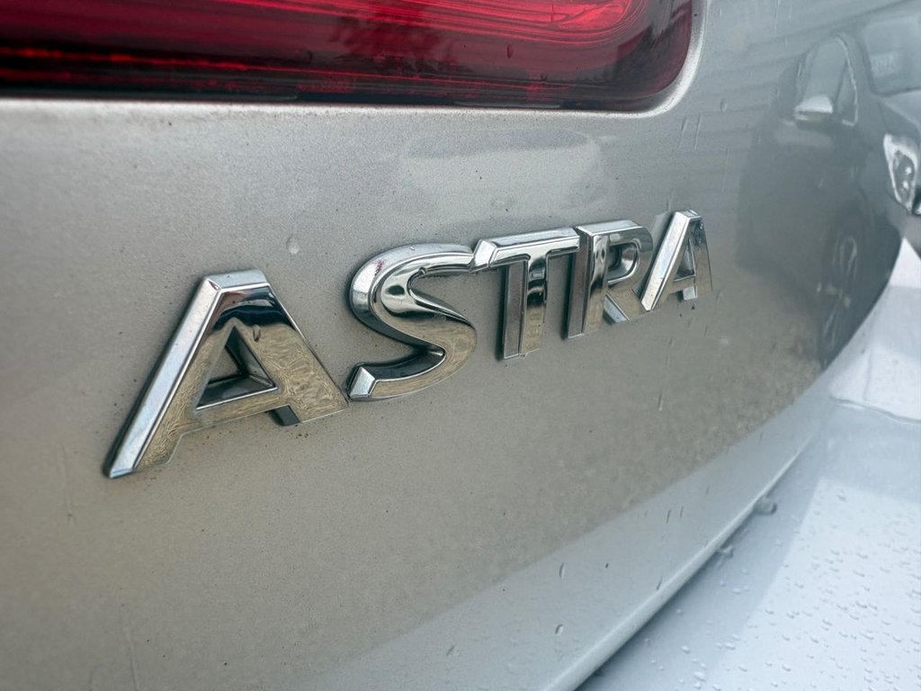 2014 Vauxhall Astra — image 7