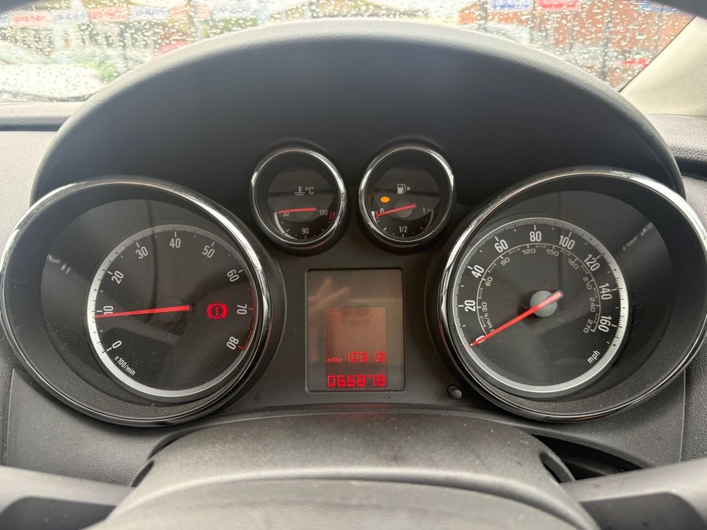 2014 Vauxhall Astra — image 11