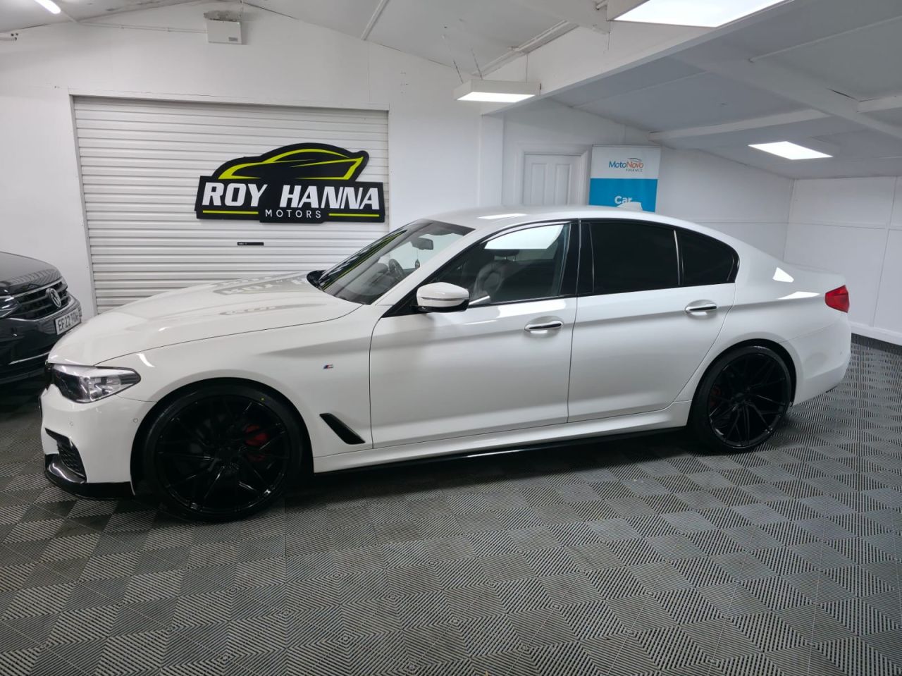 2017 BMW 5 SERIES 2.0 520d M Sport Saloon 4dr Diesel Auto Euro 6 (s/s) (190 ps) Fantastic Ser - vehicle photo 3 for sale on PureCar
