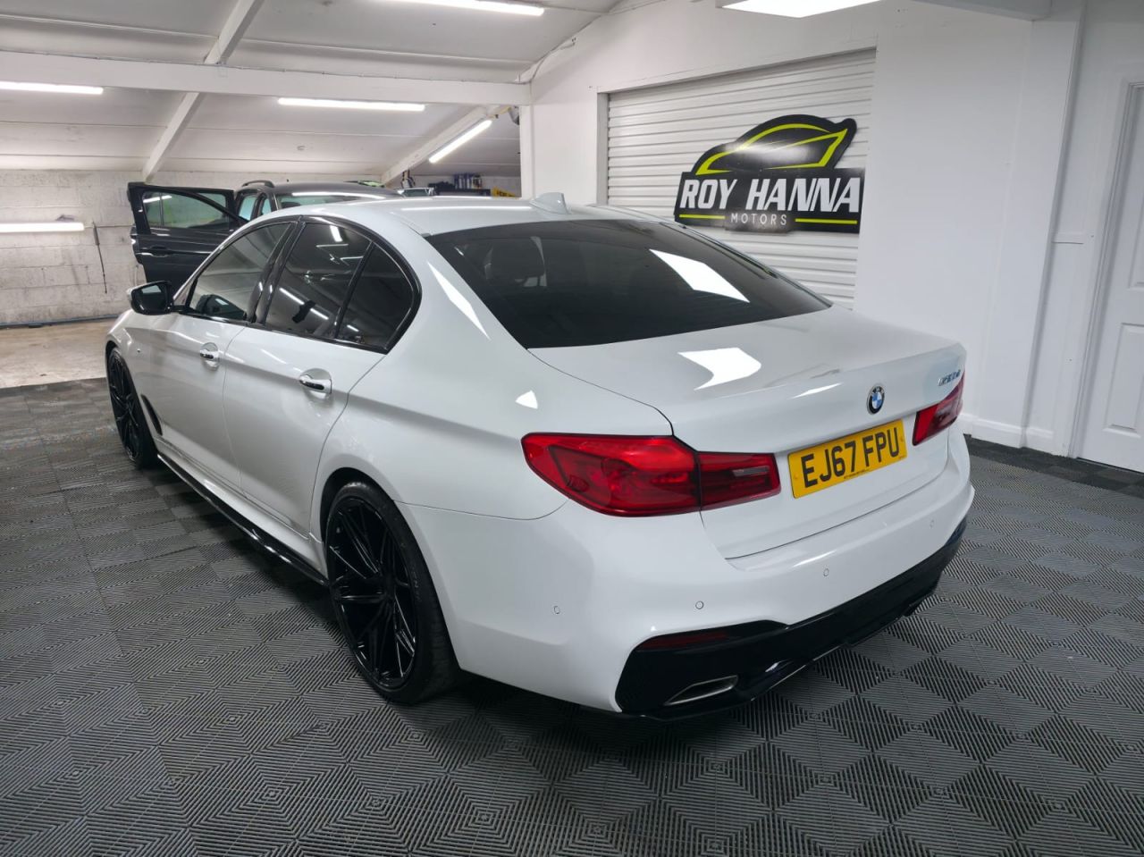 2017 BMW 5 SERIES 2.0 520d M Sport Saloon 4dr Diesel Auto Euro 6 (s/s) (190 ps) Fantastic Ser - vehicle photo 6 for sale on PureCar