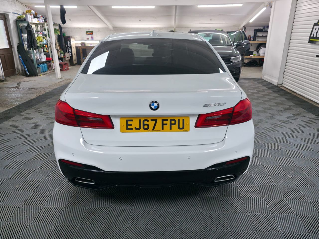 2017 BMW 5 SERIES 2.0 520d M Sport Saloon 4dr Diesel Auto Euro 6 (s/s) (190 ps) Fantastic Ser - vehicle photo 4 for sale on PureCar