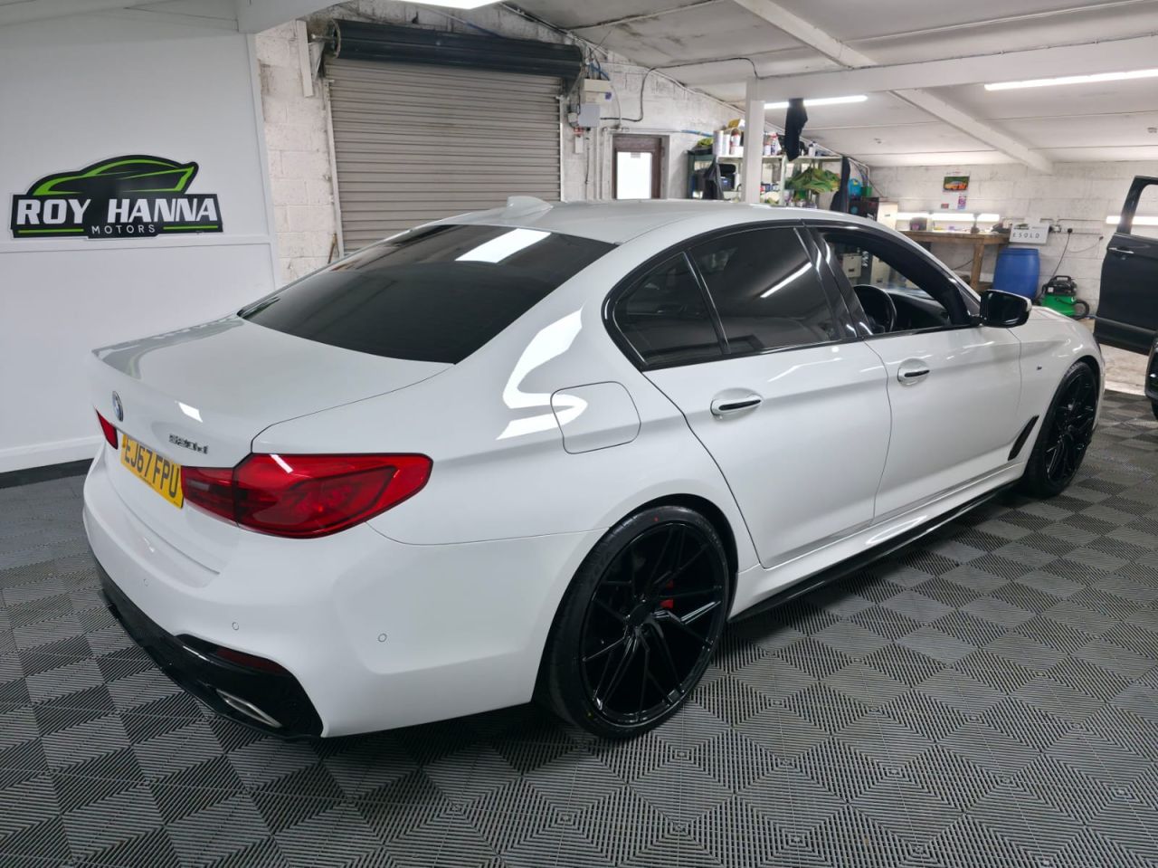 2017 BMW 5 SERIES 2.0 520d M Sport Saloon 4dr Diesel Auto Euro 6 (s/s) (190 ps) Fantastic Ser - vehicle photo 5 for sale on PureCar