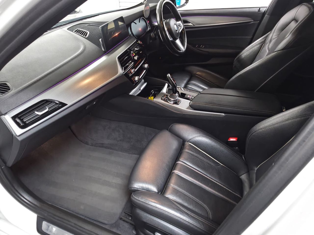 2017 BMW 5 SERIES 2.0 520d M Sport Saloon 4dr Diesel Auto Euro 6 (s/s) (190 ps) Fantastic Ser - vehicle photo 11 for sale on PureCar