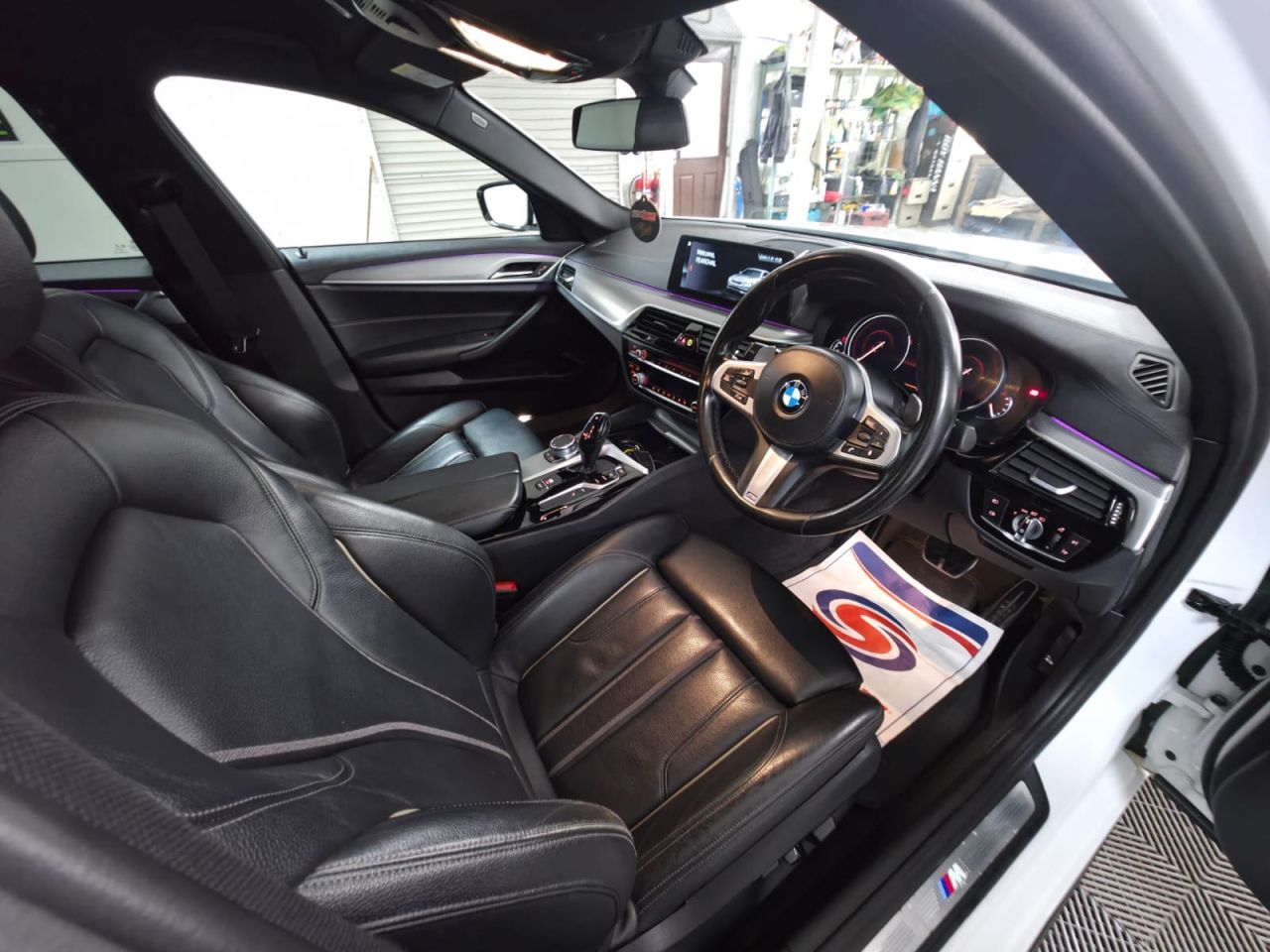 2017 BMW 5 SERIES 2.0 520d M Sport Saloon 4dr Diesel Auto Euro 6 (s/s) (190 ps) Fantastic Ser - vehicle photo 18 for sale on PureCar