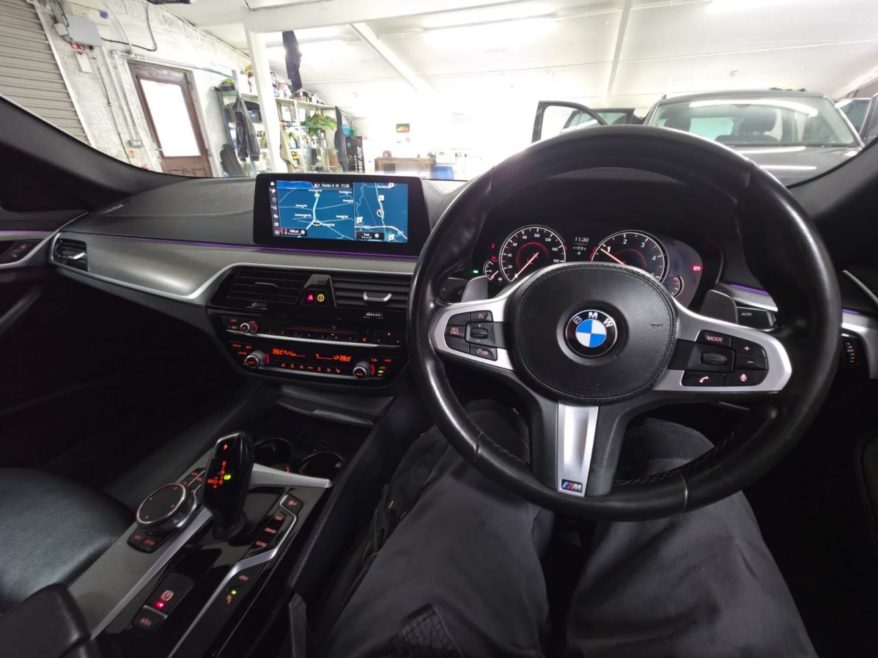 2017 BMW 5 SERIES 2.0 520d M Sport Saloon 4dr Diesel Auto Euro 6 (s/s) (190 ps) Fantastic Ser - vehicle photo 25 for sale on PureCar