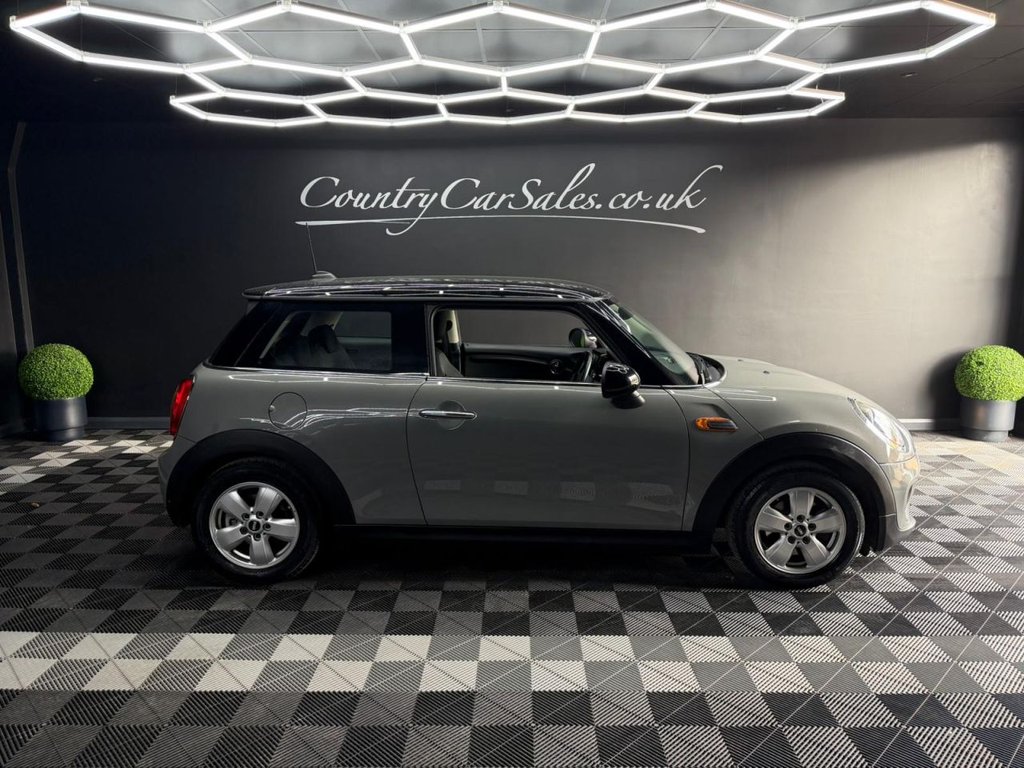 2017 MINI HATCH