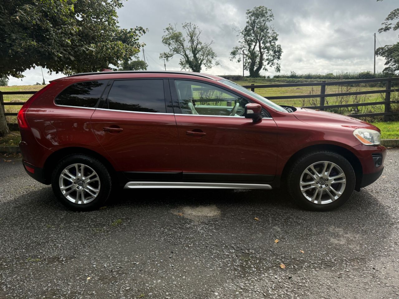 2010 VOLVO XC60 2.4D DRIVe SE SUV 5dr Diesel Manual Euro 4 (175 ps) - vehicle photo 2 for sale on PureCar