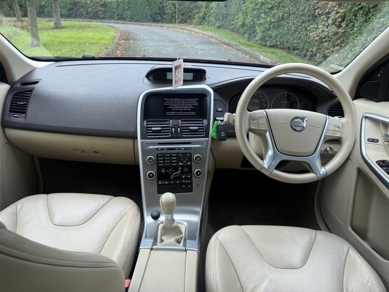 2010 VOLVO XC60 2.4D DRIVe SE SUV 5dr Diesel Manual Euro 4 (175 ps) - vehicle photo 11 for sale on PureCar