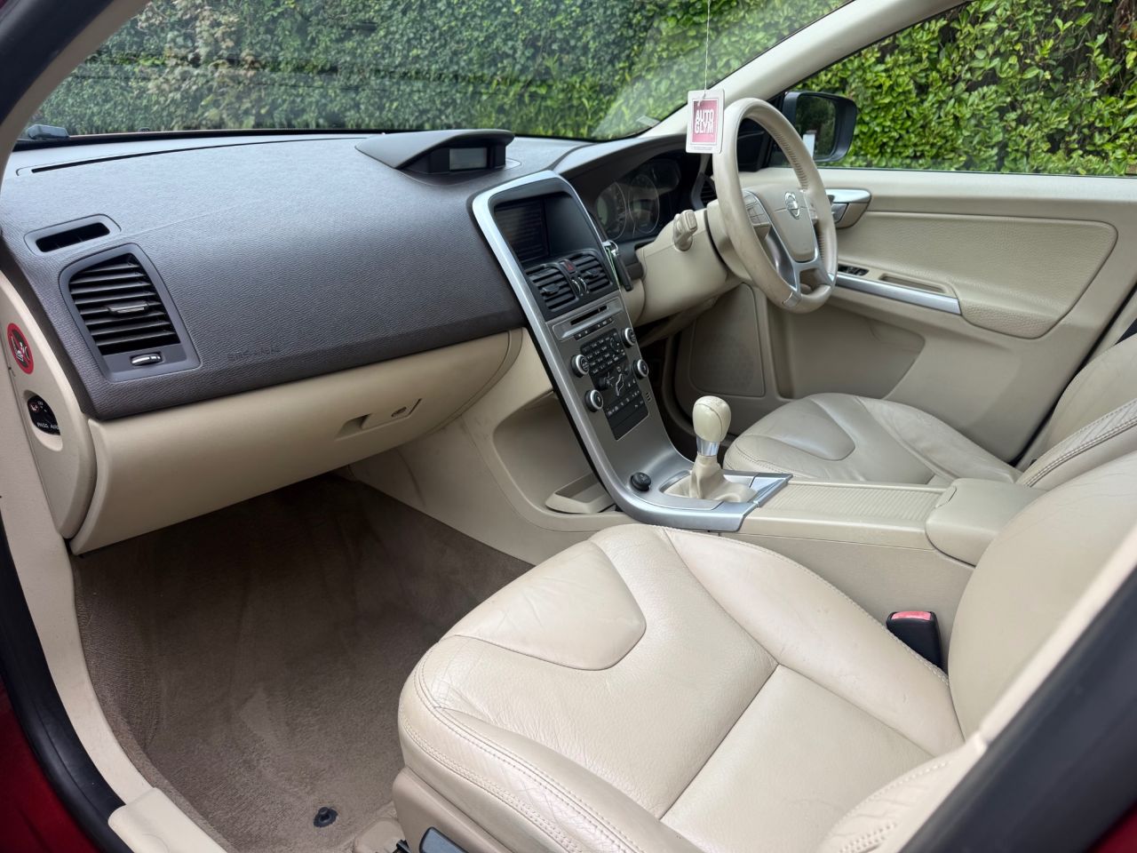 2010 VOLVO XC60 2.4D DRIVe SE SUV 5dr Diesel Manual Euro 4 (175 ps) - vehicle photo 14 for sale on PureCar