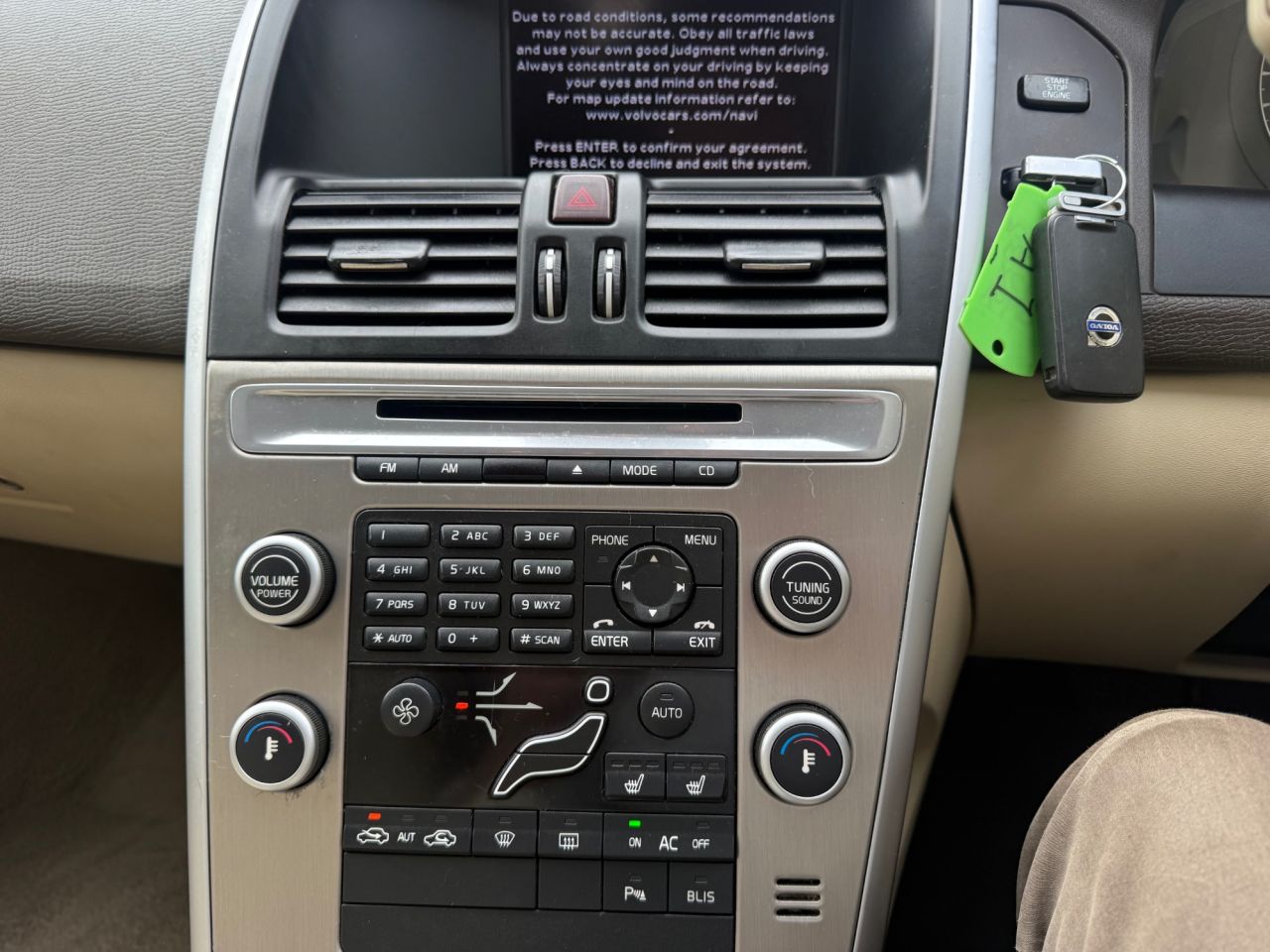 2010 VOLVO XC60 2.4D DRIVe SE SUV 5dr Diesel Manual Euro 4 (175 ps) - vehicle photo 18 for sale on PureCar