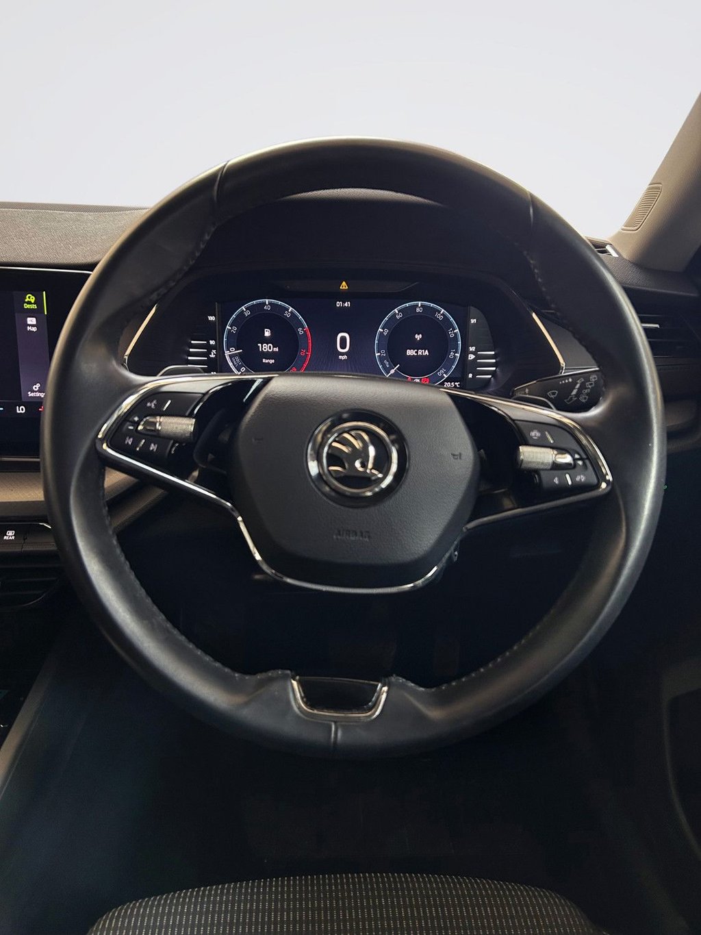 2022 Skoda Octavia — image 9