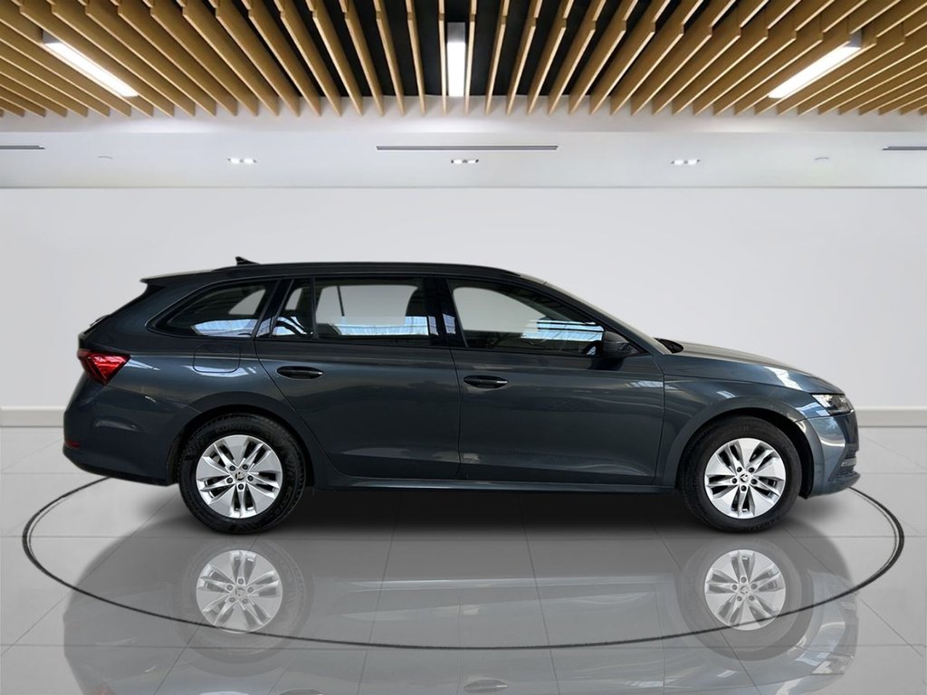 2022 Skoda Octavia — image 4