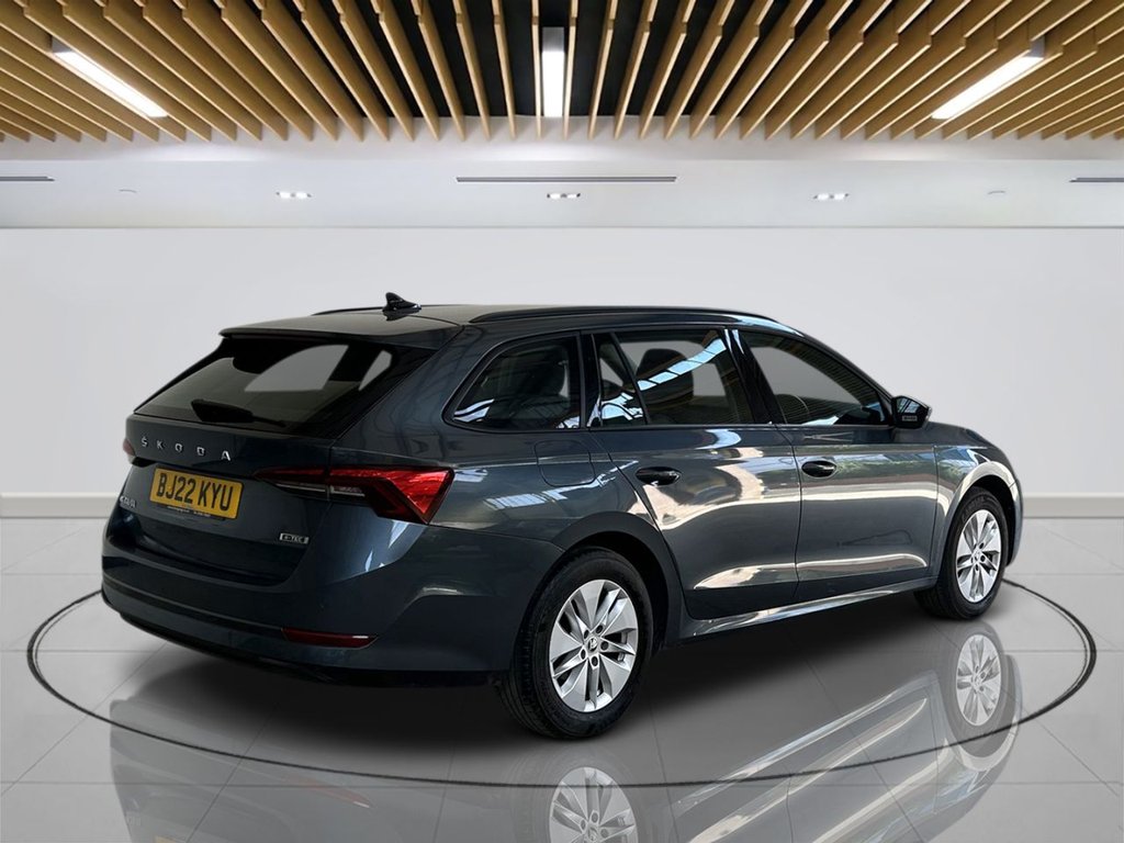2022 Skoda Octavia — image 3