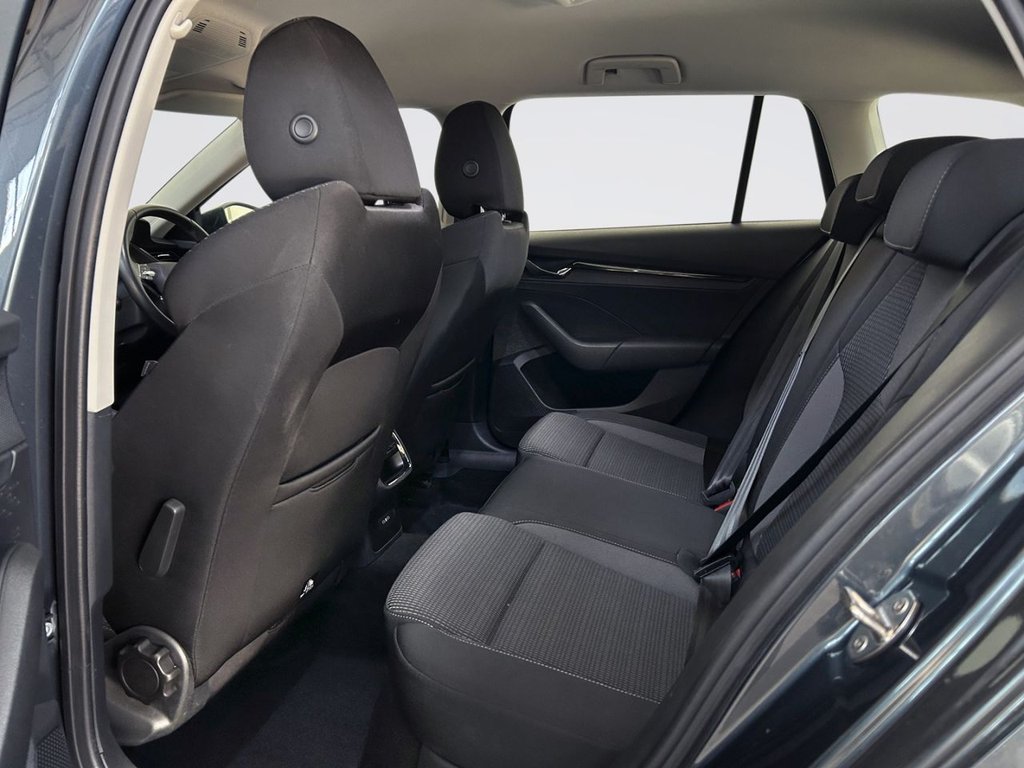 2022 Skoda Octavia — image 7