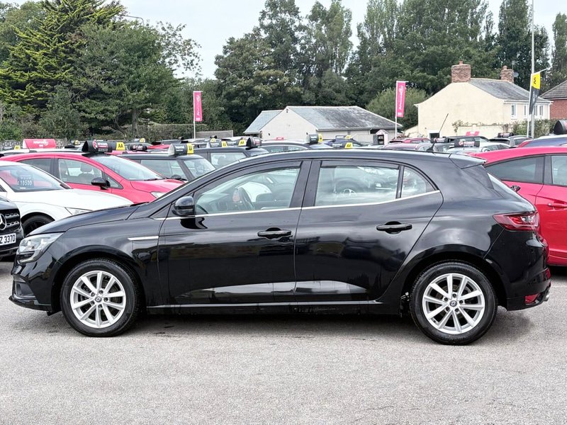 2017 Renault Megane in black — photo 7 of 27