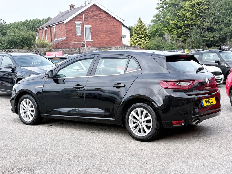 2017 Renault Megane in black — photo 8 of 27