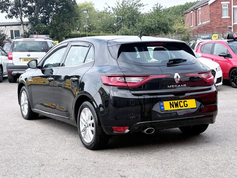 2017 Renault Megane in black — photo 9 of 27