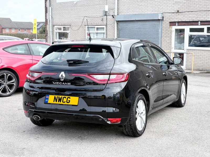 2017 Renault Megane in black — photo 12 of 27