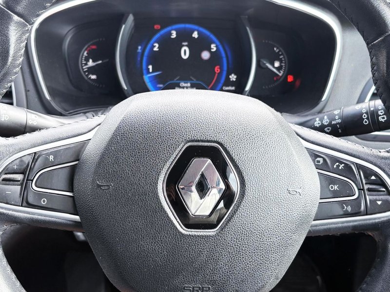 2017 Renault Megane in black — photo 24 of 27