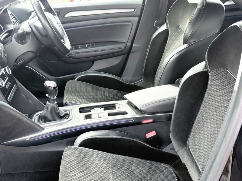 2017 Renault Megane in black — photo 22 of 27