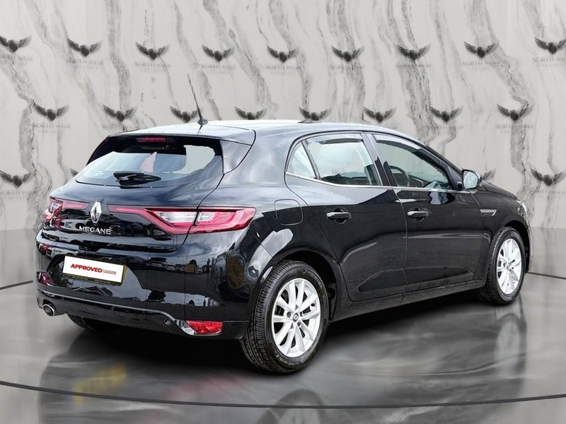 2017 Renault Megane in black — photo 10 of 24