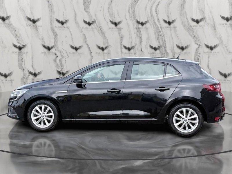 2017 Renault Megane in black — photo 12 of 24