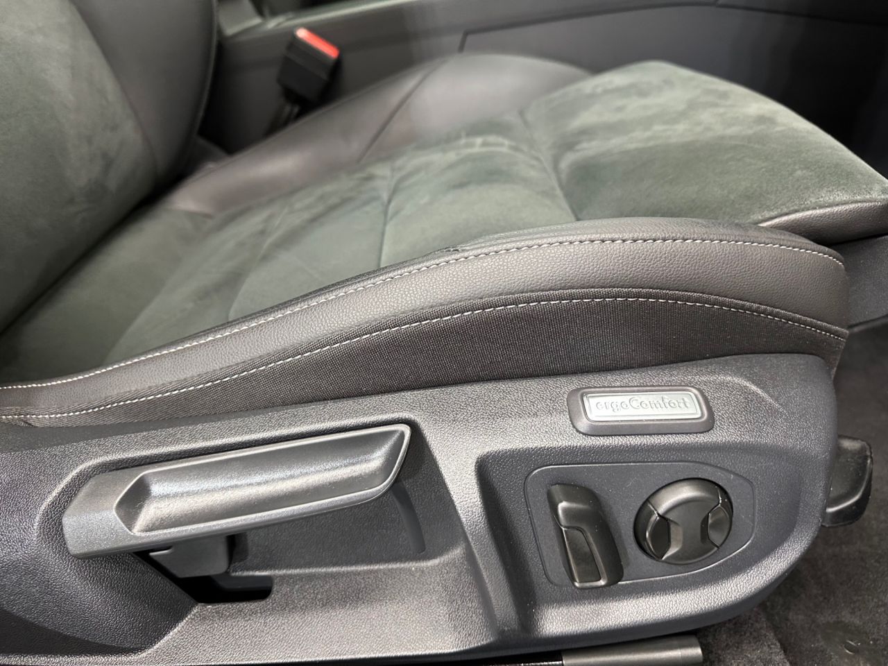 2025 VOLKSWAGEN ARTEON 1.4 TSI 13kWh R-Line Fastback 5dr Petrol Plug-in Hybrid DSG Euro 6 (s/s) (2 - vehicle photo 18 for sale on PureCar