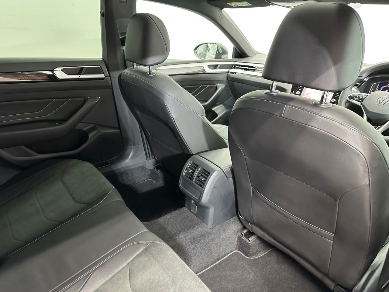 2025 VOLKSWAGEN ARTEON 1.4 TSI 13kWh R-Line Fastback 5dr Petrol Plug-in Hybrid DSG Euro 6 (s/s) (2 - vehicle photo 22 for sale on PureCar