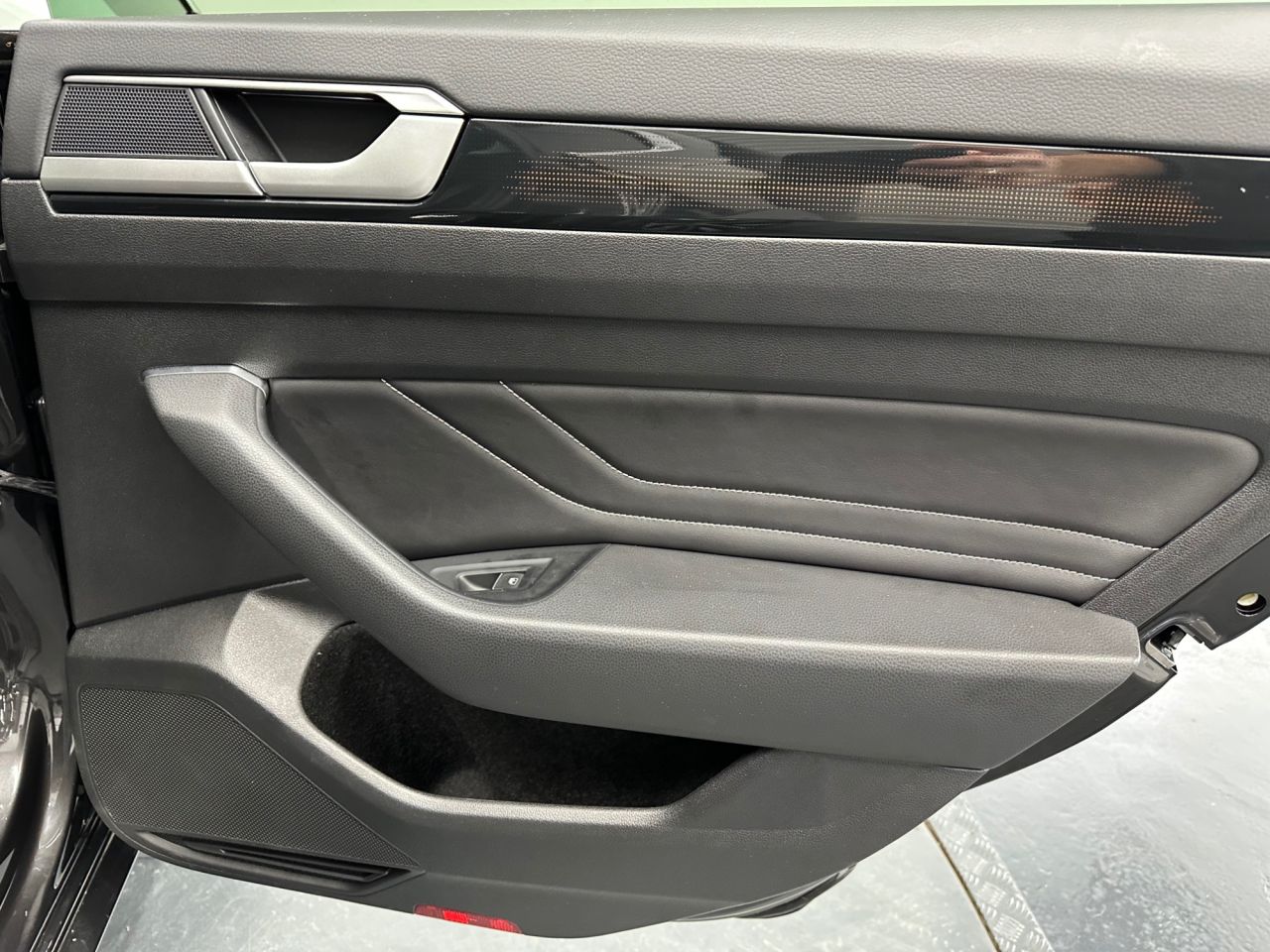 2025 VOLKSWAGEN ARTEON 1.4 TSI 13kWh R-Line Fastback 5dr Petrol Plug-in Hybrid DSG Euro 6 (s/s) (2 - vehicle photo 26 for sale on PureCar