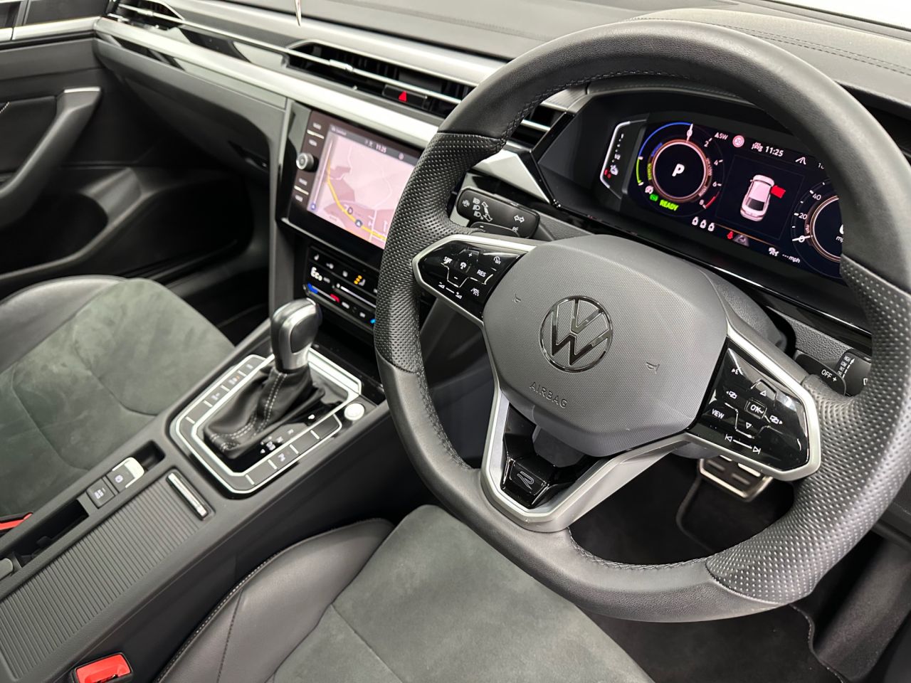 2025 VOLKSWAGEN ARTEON 1.4 TSI 13kWh R-Line Fastback 5dr Petrol Plug-in Hybrid DSG Euro 6 (s/s) (2 - vehicle photo 30 for sale on PureCar