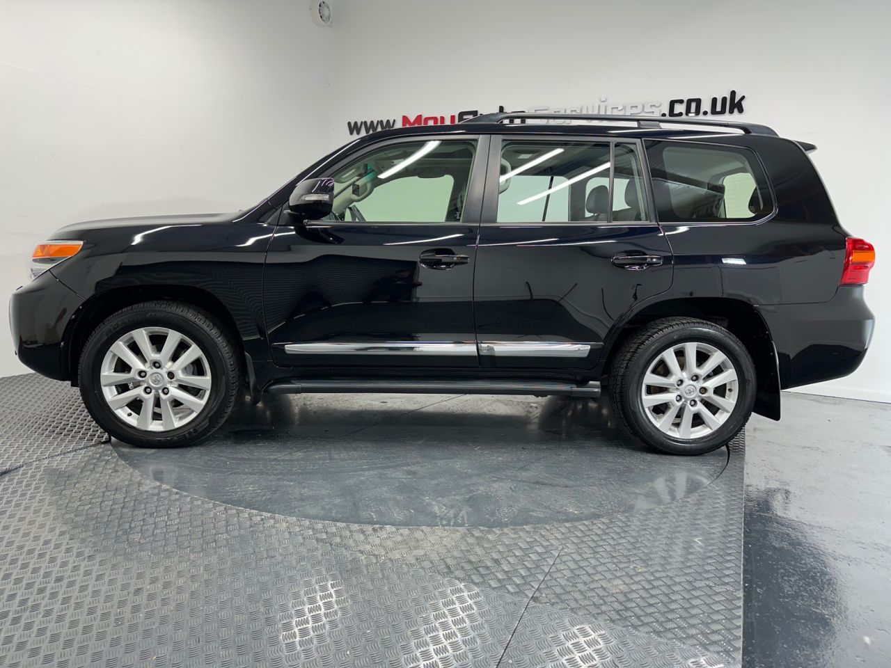 2013 TOYOTA LAND CRUISER 4.5 D-4D V8 SUV 5dr Diesel Auto 4WD Euro 5 (268 ps) - vehicle photo 4 for sale on PureCar