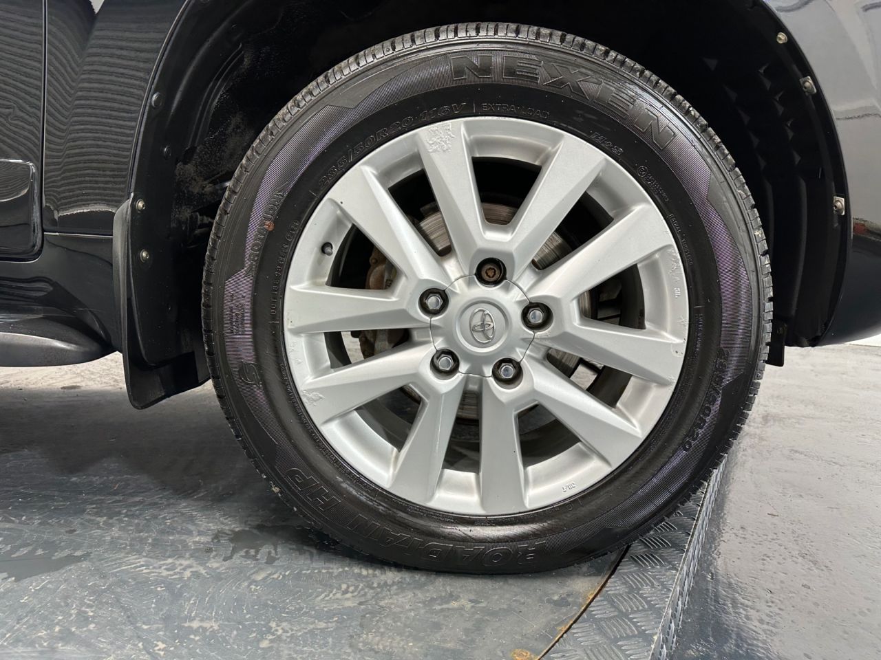 2013 TOYOTA LAND CRUISER 4.5 D-4D V8 SUV 5dr Diesel Auto 4WD Euro 5 (268 ps) - vehicle photo 10 for sale on PureCar