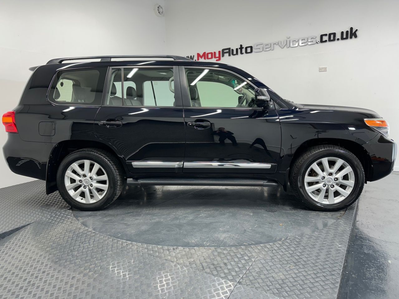 2013 TOYOTA LAND CRUISER 4.5 D-4D V8 SUV 5dr Diesel Auto 4WD Euro 5 (268 ps) - vehicle photo 8 for sale on PureCar