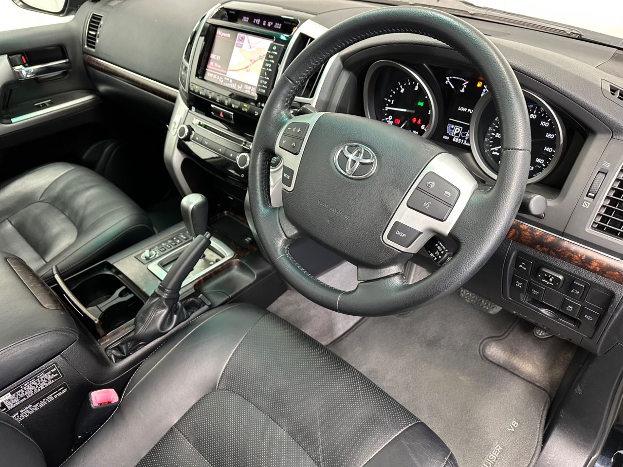 2013 TOYOTA LAND CRUISER 4.5 D-4D V8 SUV 5dr Diesel Auto 4WD Euro 5 (268 ps) - vehicle photo 11 for sale on PureCar