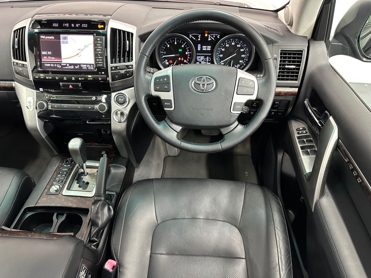 2013 TOYOTA LAND CRUISER 4.5 D-4D V8 SUV 5dr Diesel Auto 4WD Euro 5 (268 ps) - vehicle photo 12 for sale on PureCar