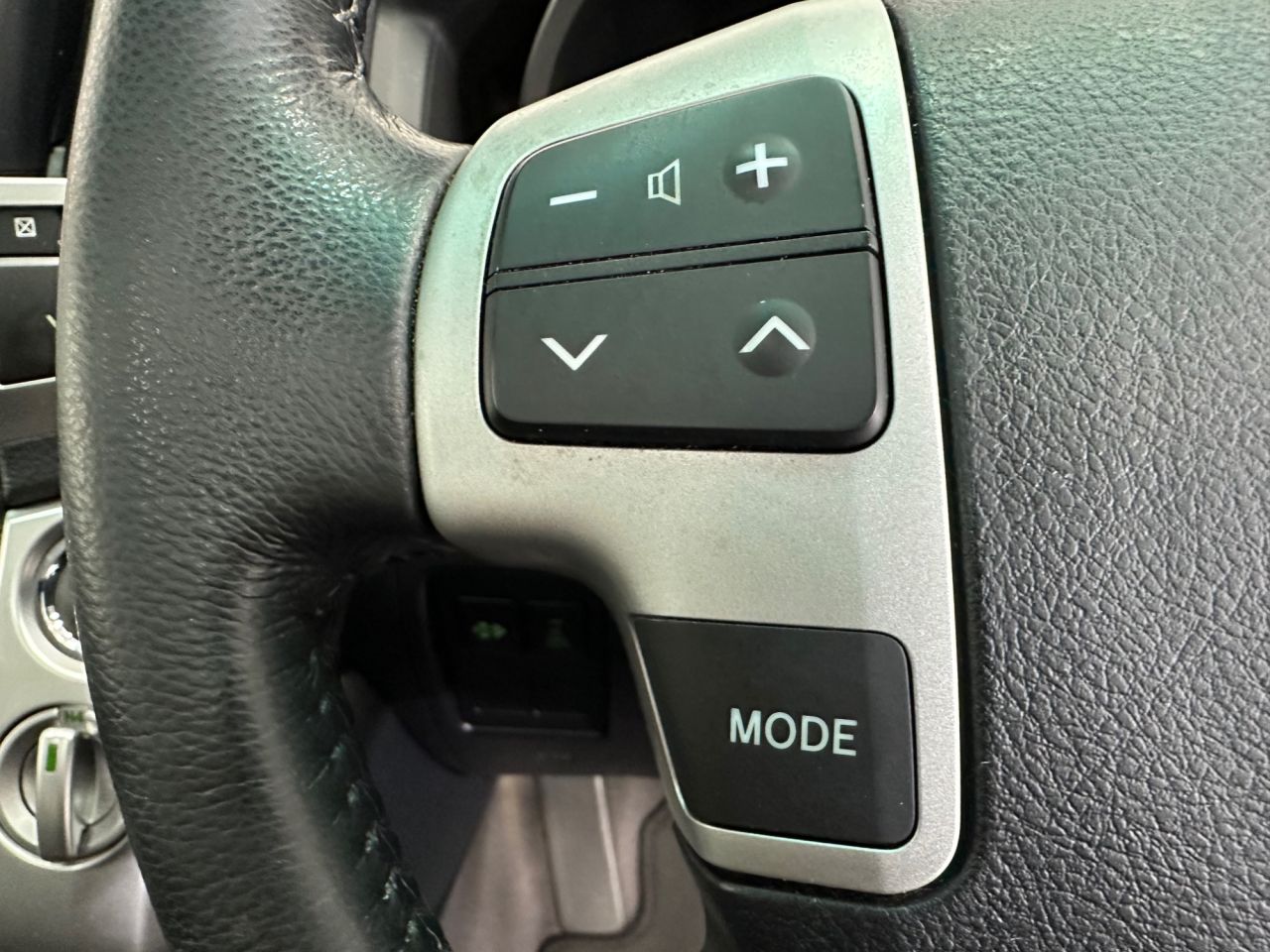 2013 TOYOTA LAND CRUISER 4.5 D-4D V8 SUV 5dr Diesel Auto 4WD Euro 5 (268 ps) - vehicle photo 14 for sale on PureCar