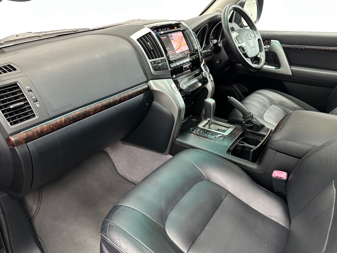 2013 TOYOTA LAND CRUISER 4.5 D-4D V8 SUV 5dr Diesel Auto 4WD Euro 5 (268 ps) - vehicle photo 33 for sale on PureCar