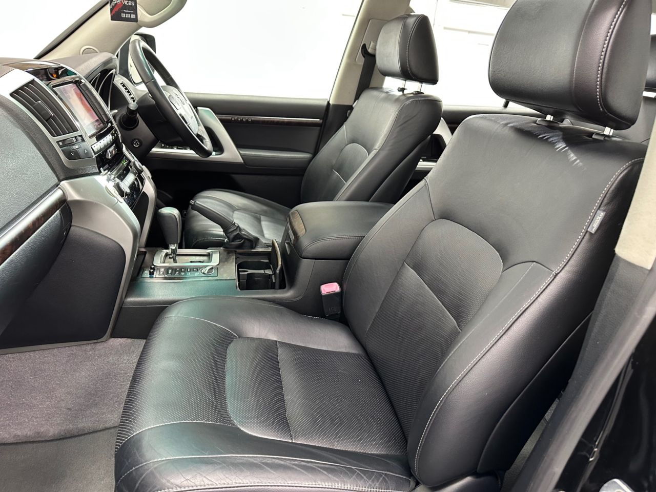 2013 TOYOTA LAND CRUISER 4.5 D-4D V8 SUV 5dr Diesel Auto 4WD Euro 5 (268 ps) - vehicle photo 34 for sale on PureCar
