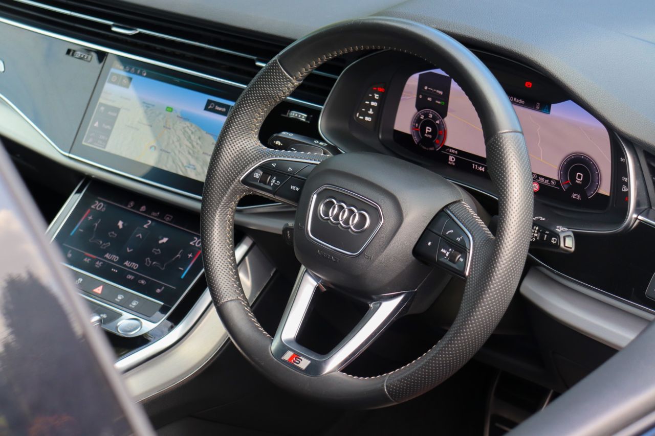 2020 AUDI Q7 S Line - vehicle photo 2 for sale on PureCar