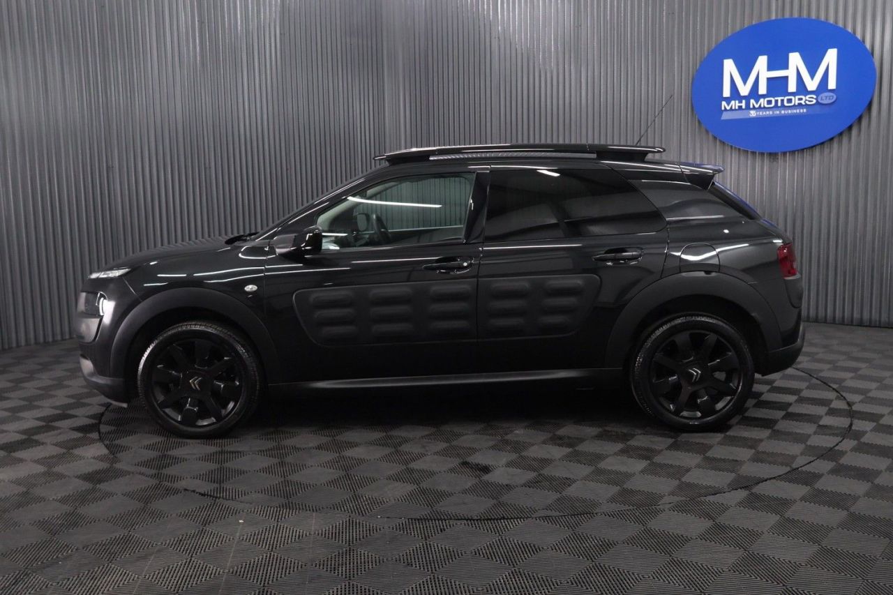 2017 CITROEN C4 CACTUS 1.6 BlueHDi Flair Hatchback 5dr Diesel Manual Euro 6 (100 ps) GOOD SERVICE - vehicle photo 4 for sale on PureCar